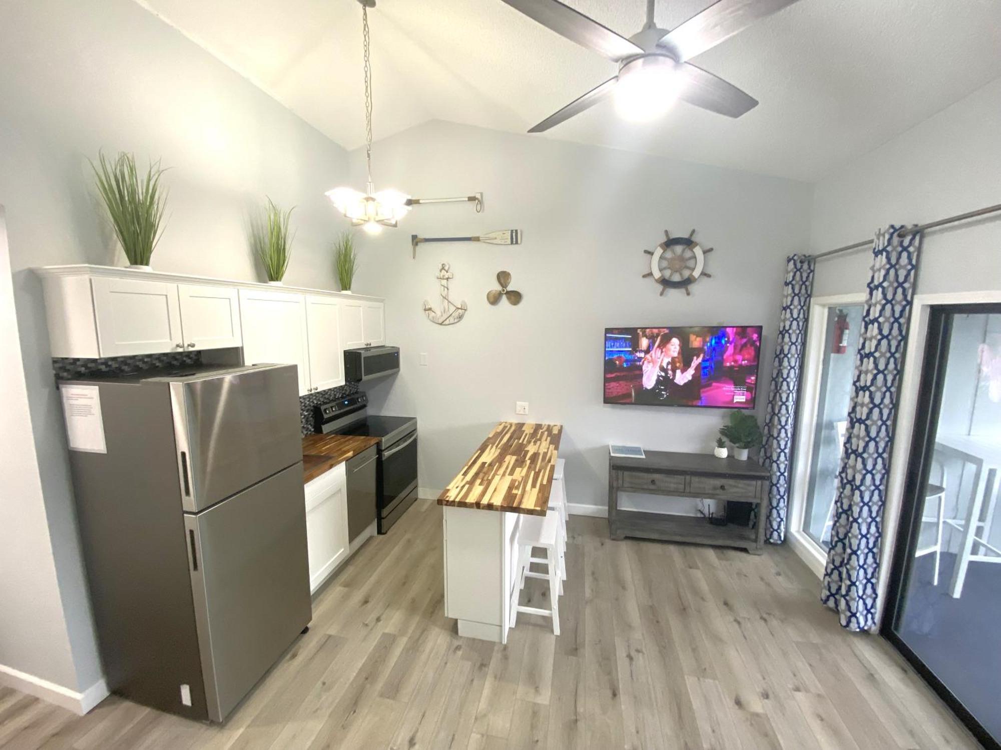 B Lakefront! Remodeled, Boat Slip, Patio Views, Pool, Boat Ramp, Wifi Osage Beach Eksteriør billede