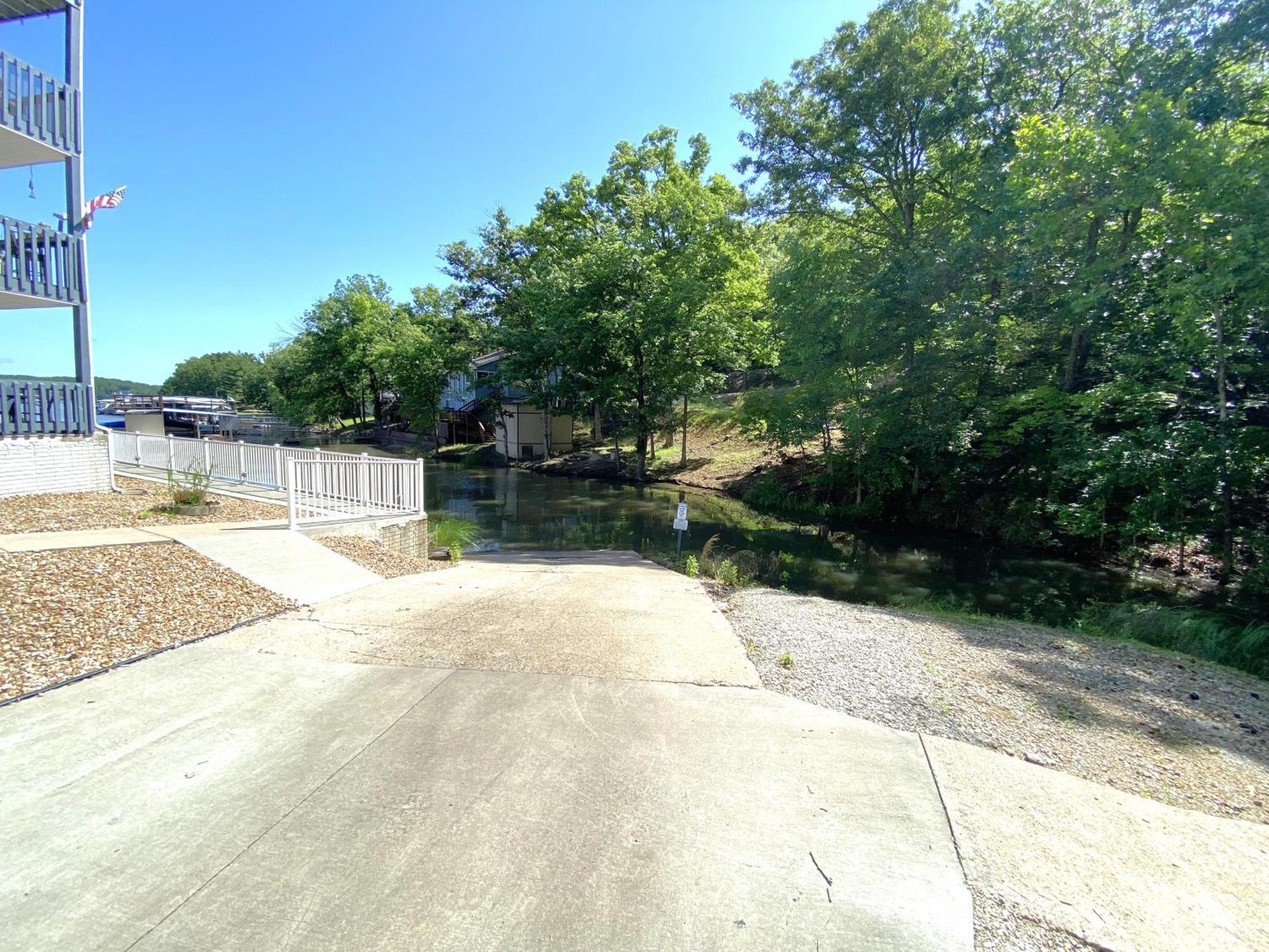 B Lakefront! Remodeled, Boat Slip, Patio Views, Pool, Boat Ramp, Wifi Osage Beach Eksteriør billede